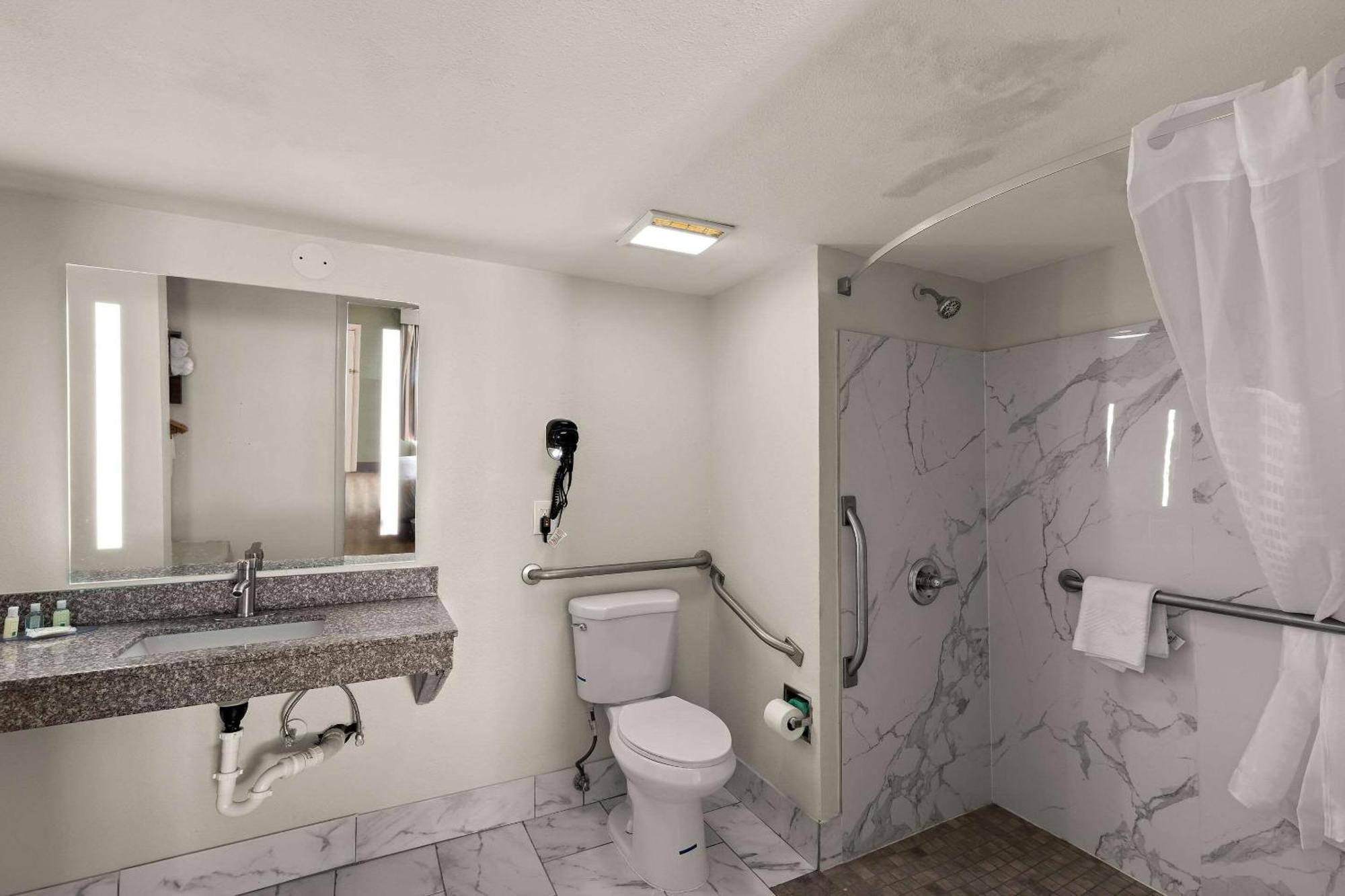 Quality Inn Монро Экстерьер фото