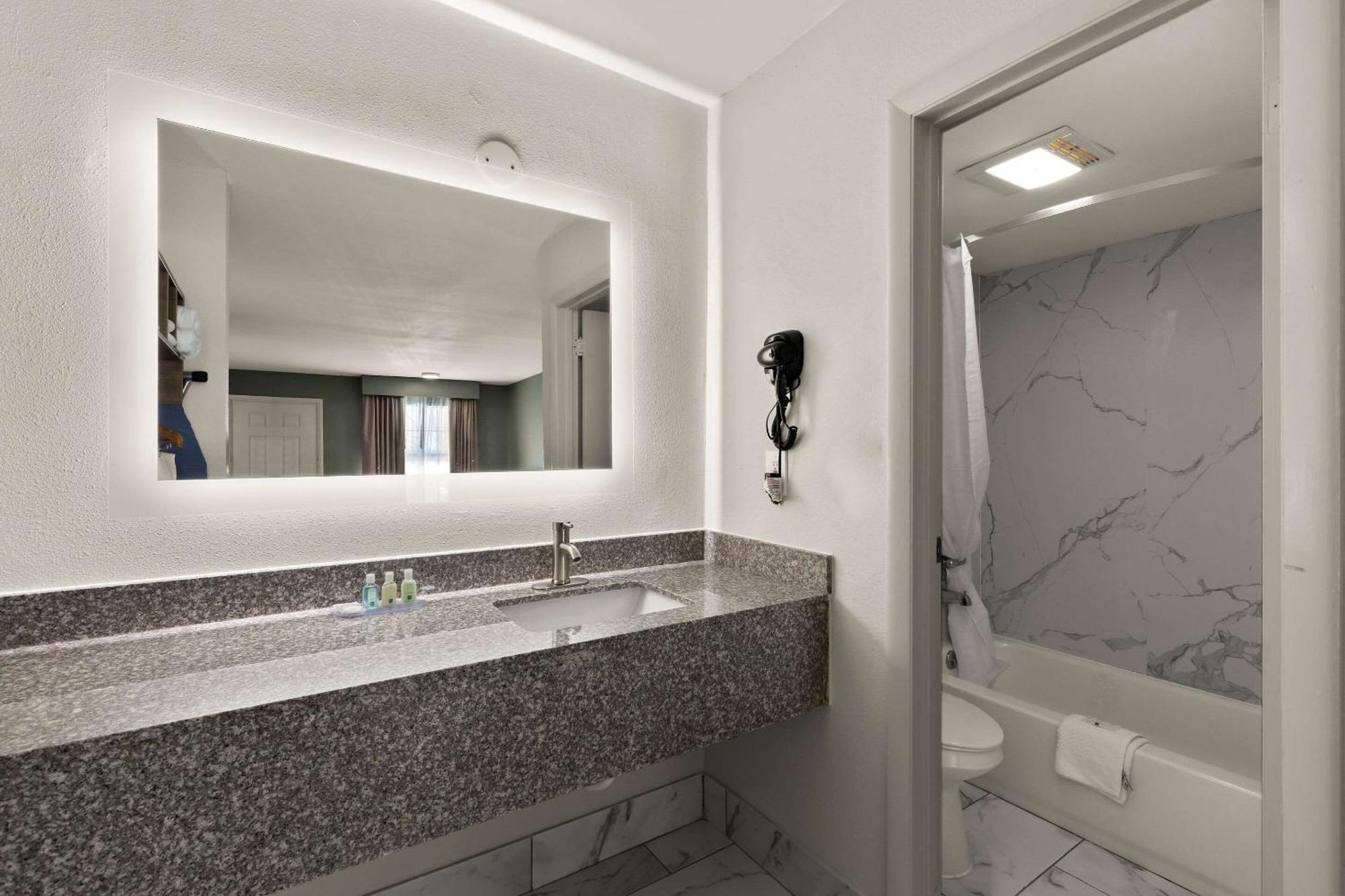 Quality Inn Монро Экстерьер фото